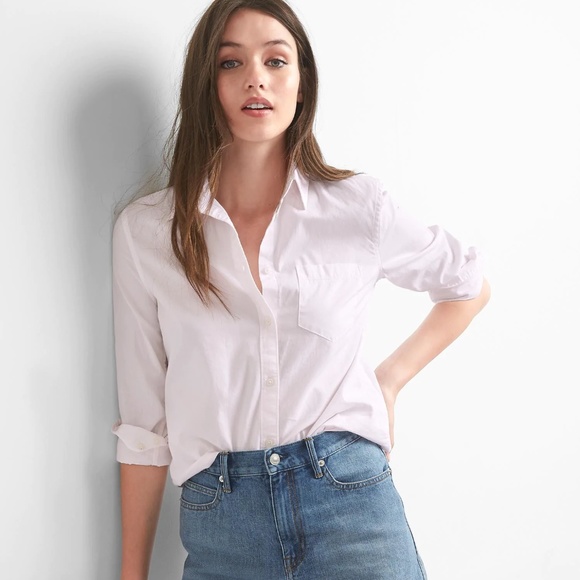 GAP Tops - GAP Fitted Boyfriend Button Up
